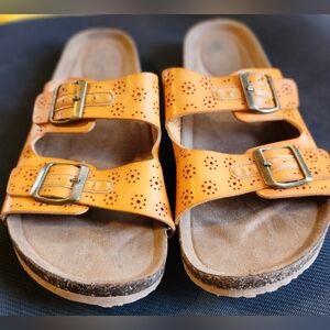 Maurices sandals size 8